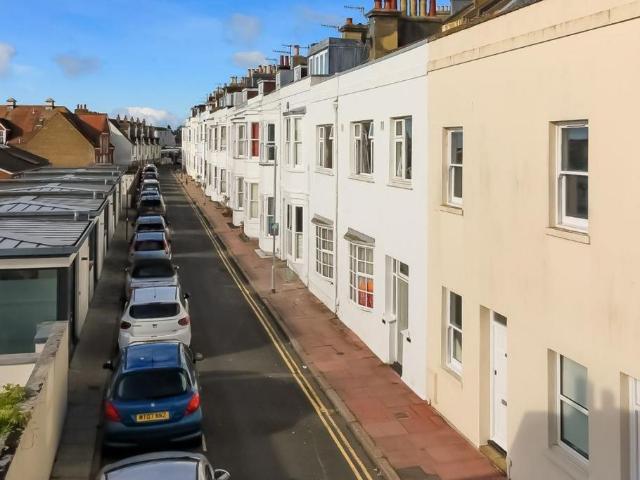 Flat for sale in Round Hill, Brighton & Hove
