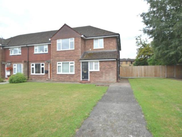 Flat for sale in Addlestone, Runnymede
