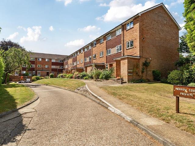 Flat for sale in Westborough, Surrey