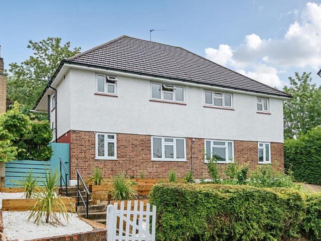 Flat for sale in Nunhead, Greater London