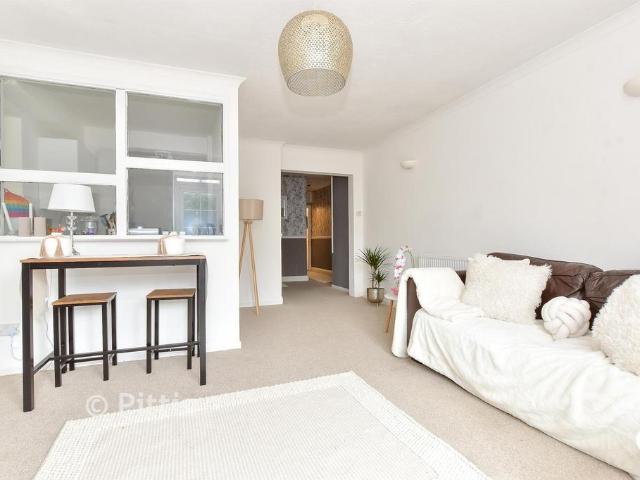 Flat for sale in Oakfield, Ryde