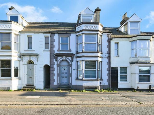 Flat for sale in Hertford, Colliers End