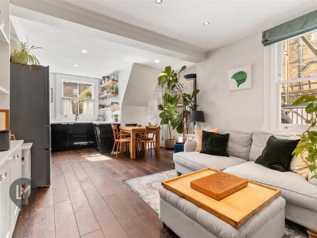 Flat for sale in Southfields, Greater London