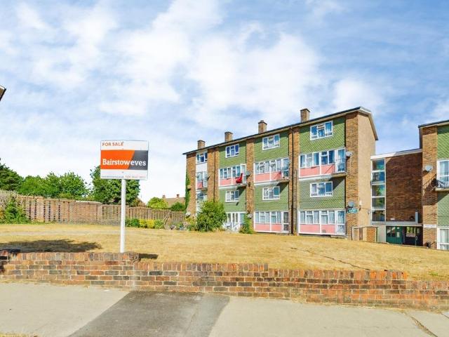 Flat for sale in London Borough of Croydon, Greater London