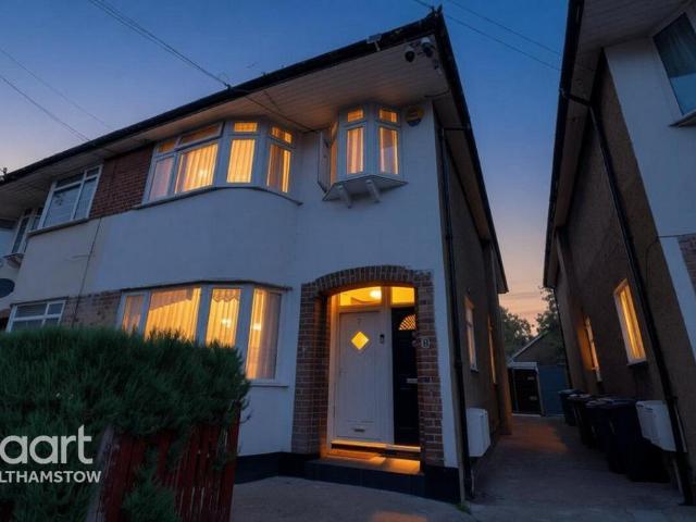 Flat for sale in London Borough of Waltham Forest, Greater London