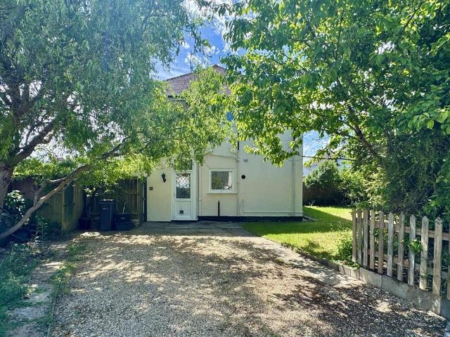 Flat for sale in Siddington, Cotswold