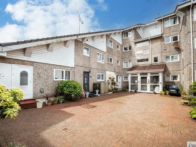 Flat for sale in Kirn, Scotland