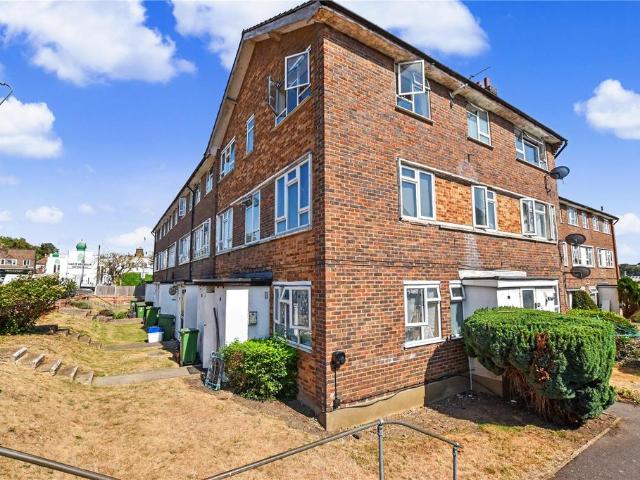 Flat for sale in Crayford, Greater London