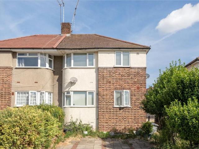 Flat for sale in East Barnet, Greater London