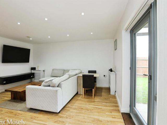 Flat for sale in Perryfields, West Sussex