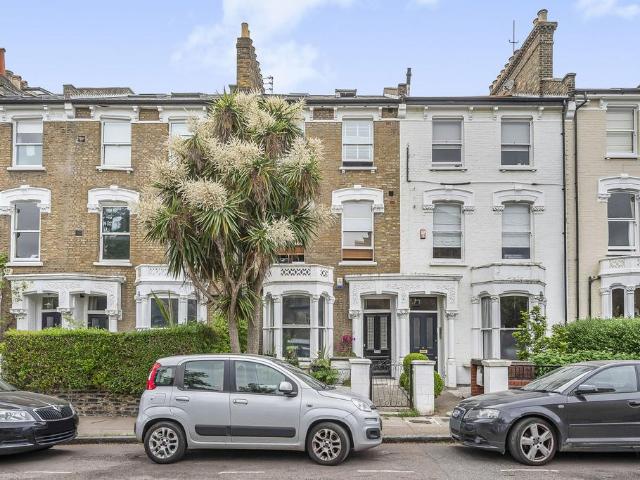 Flat for sale in Highbury, Greater London