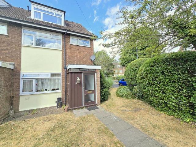 Flat for sale in Hatch End, Greater London