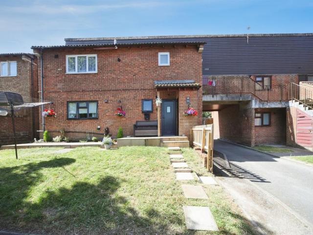 Flat for sale in California, Dunstable
