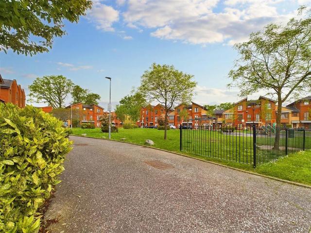 Flat for sale in Three Bridges, Glynde