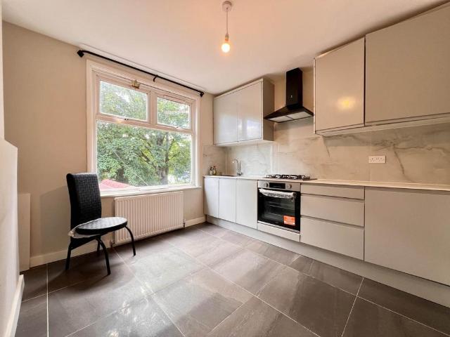 Flat for sale in Leytonstone, Greater London