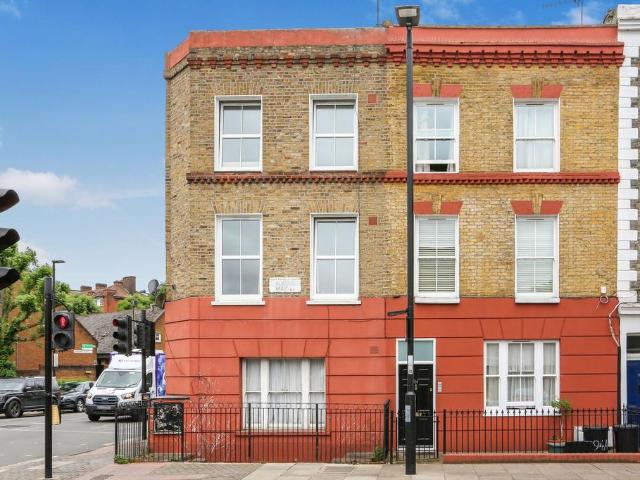 Flat for sale in Barnsbury, Greater London