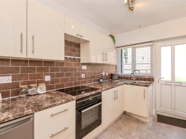 Flat for sale in Queens Park, Billericay