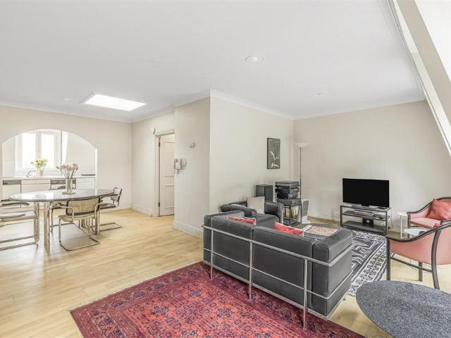 Flat for sale in Earl's Court, Isle Of Man
