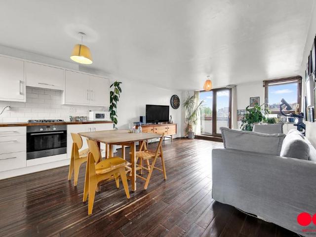 Flat for sale in Tower Liberty, Wapping