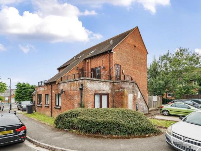 Flat for sale in Slough