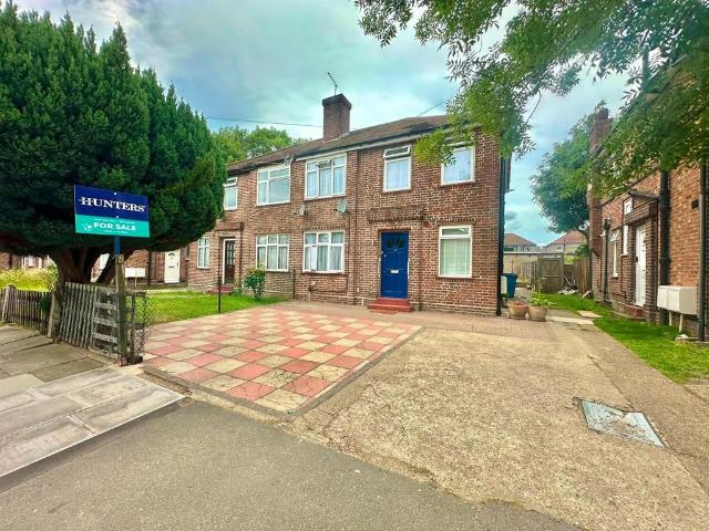Flat for sale in Hayes, Greater London