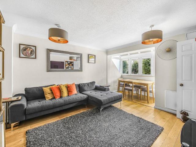 Flat for sale in Rotherhithe, Greater London