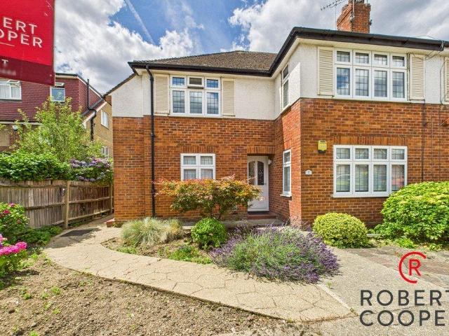 Flat for sale in Eastcote, Greater London