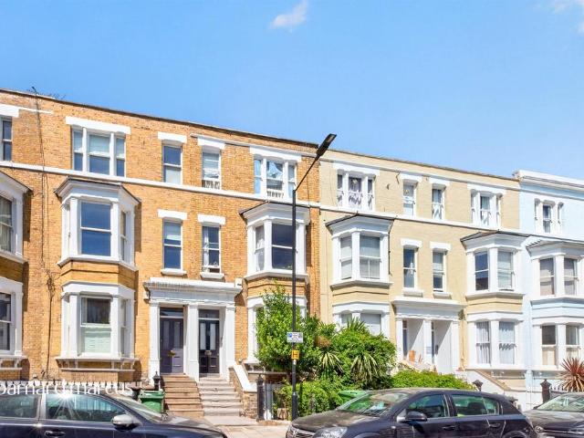 Flat for sale in Oval, Greater London