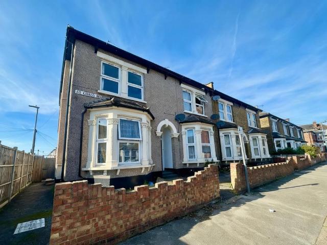 Flat for sale in Greater London