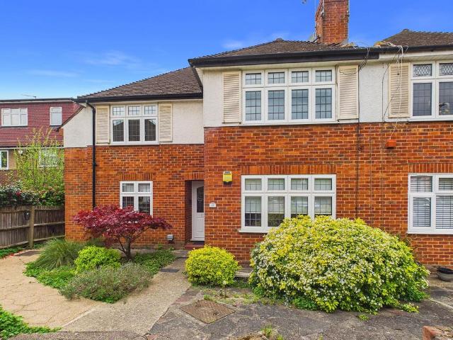 Flat for sale in Eastcote, Greater London
