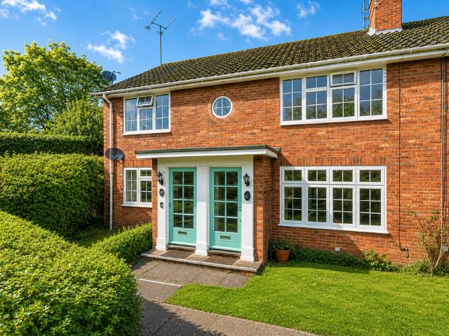 Flat for sale in St Albans, Five Acres