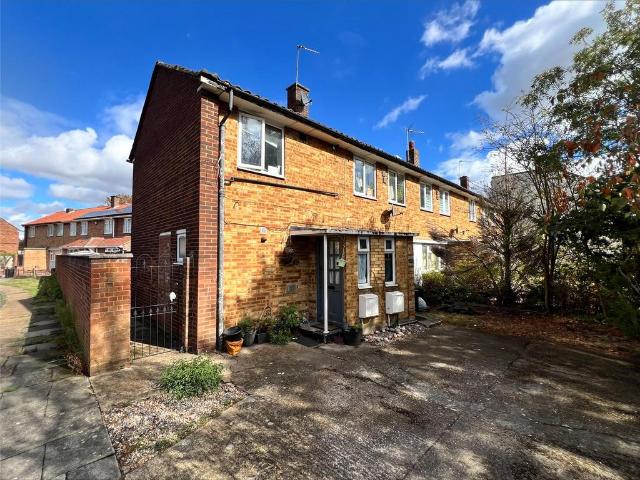 Flat for sale in London Borough of Richmond upon Thames, Greater London