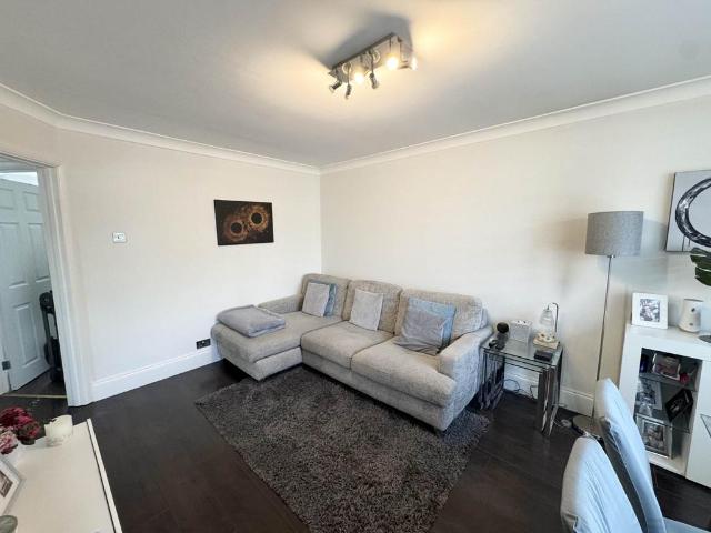 Flat for sale in Elstree, Hertsmere