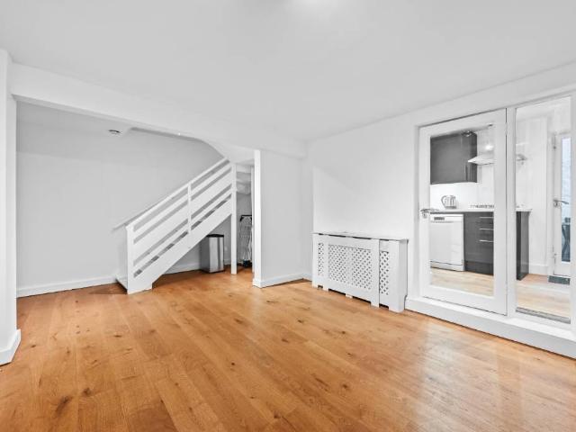 Flat for sale in Chalk Farm, Primrose Hill
