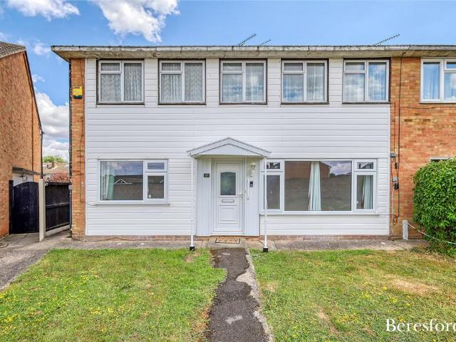 Flat for sale in Queens Park, Billericay