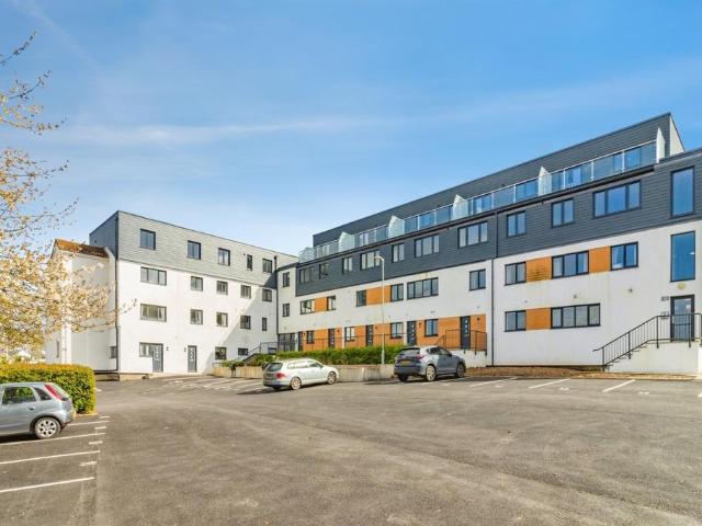 Flat for sale in Strode, Devon