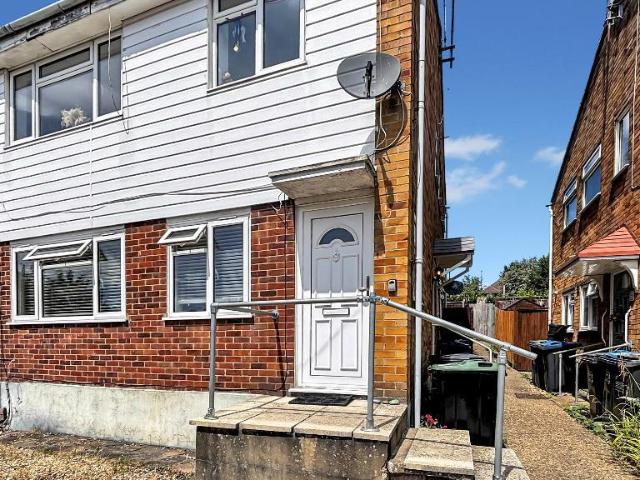 Flat for sale in London Borough of Croydon, Selsdon