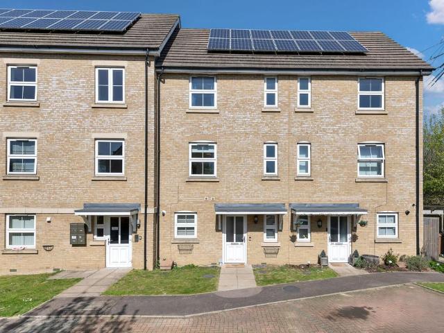 Flat for sale in King's Walden, Hertfordshire