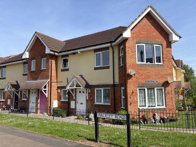 Flat for sale in Tewkesbury, Pamington