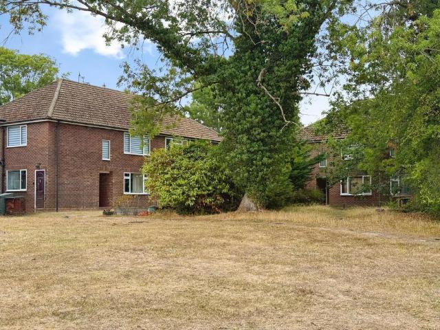 Flat for sale in Oakham Park