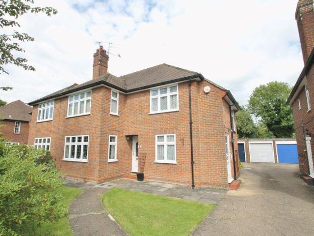 Flat for sale in Eastcote, Greater London