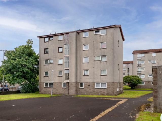 Flat for sale in Castlehead, Glenburn