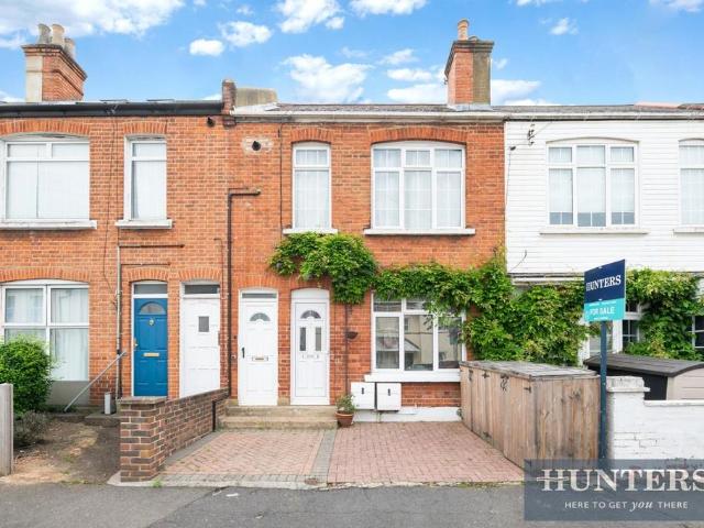 Flat for sale in Worcester Park, Greater London