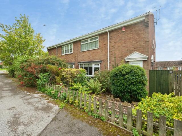 Flat for sale in Potters Corner, East Midlands