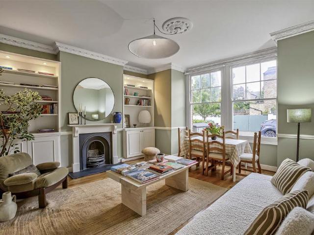 Flat for sale in Wandsworth, Greater London