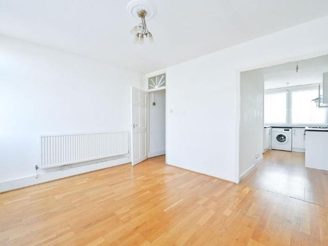 Flat for sale in Old Kent Road, Greater London