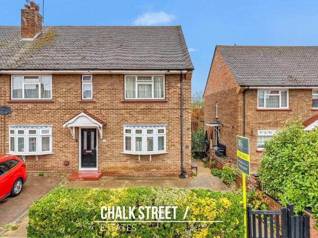 Flat for sale in Harold Hill, Greater London