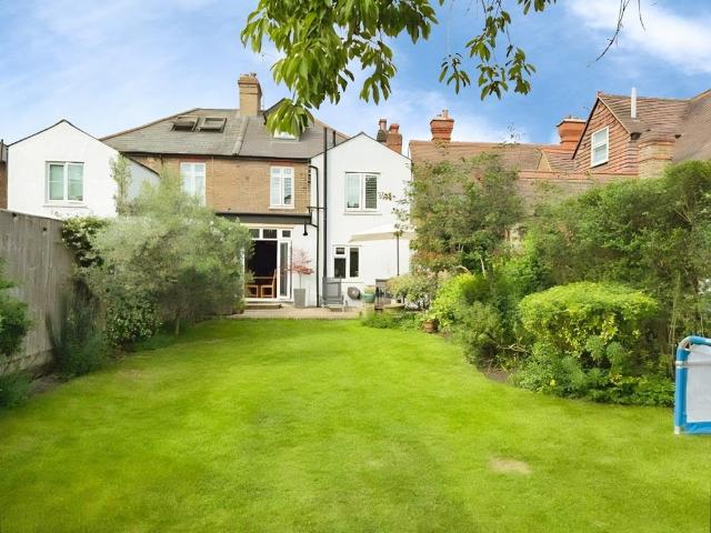 Flat for sale in Southlea, Datchet