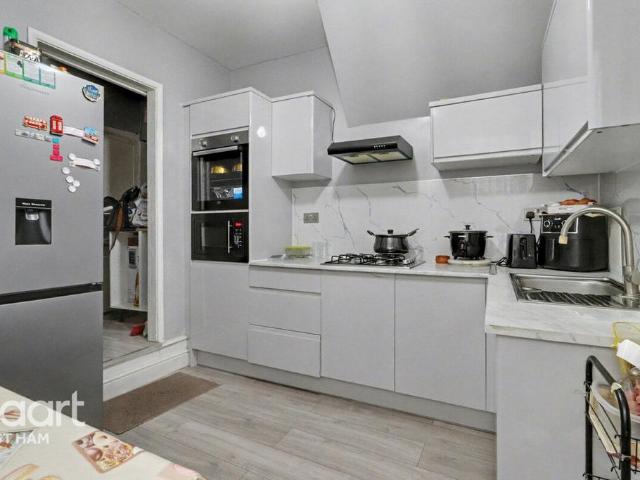 Flat for sale in Plashet, Greater London