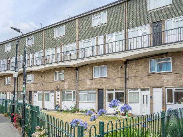 Flat for sale in Foss Islands, High Field